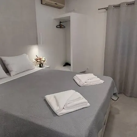 V&n Santorini Fira (Santorini)