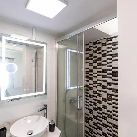 V&n Santorini Tatil Evi *