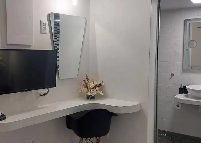 V&n Santorini Fira (Santorini)