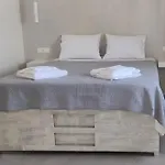 V&n Santorini *